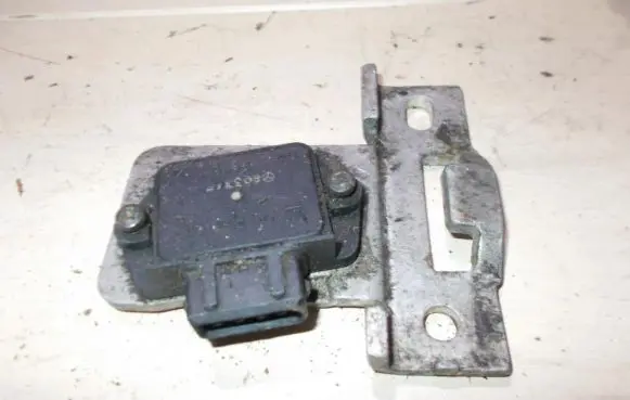 Opel Astra F Ignition amplifier control unit 90360315