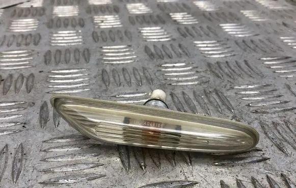 BMW 5 E60 E61 Front fender indicator light 8382104