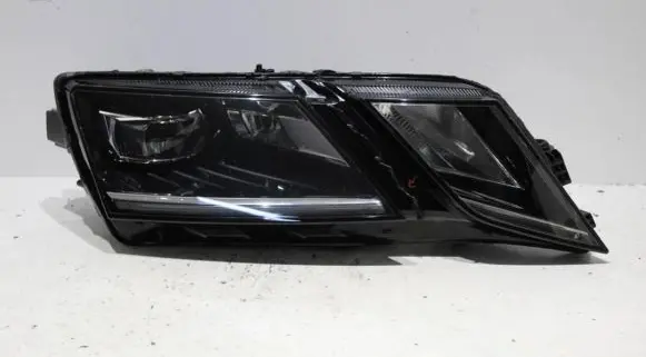 Skoda Octavia Mk3 (5E) Headlight/headlamp 5E1941016E 030110423207 LE15A6369