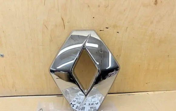 Renault Master III Manufacturer badge logo/emblem 628904053R 00504174
