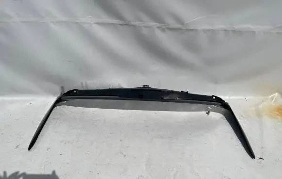 Tailgate/trunk spoiler