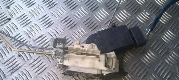 Suzuki Liana Front door lock