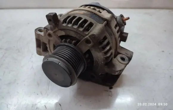 Toyota Avensis T250 Generator/alternator A6052