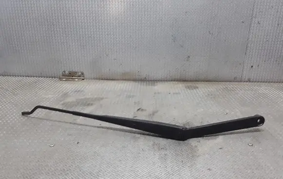 Nissan X-Trail T30 Front wiper blade arm B46RA