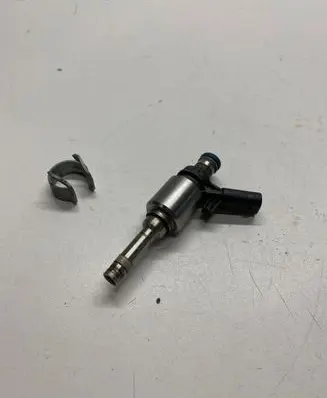 Audi A4 S4 B8 8K Fuel injector 06H906036G
