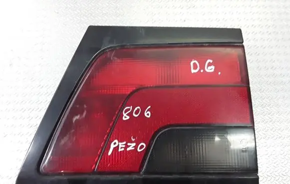 Peugeot 806 Tailgate rear/tail lights