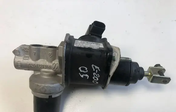 Mercedes-Benz E W211 Master brake cylinder A0004300312