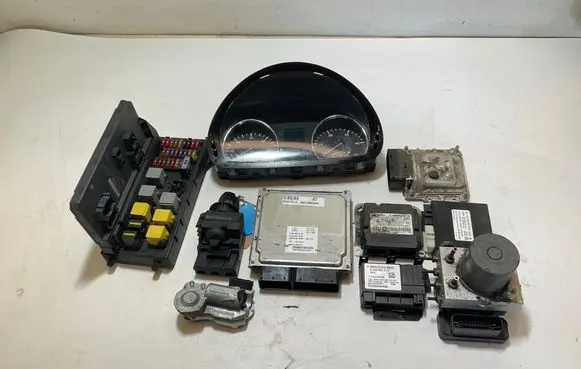 Mercedes-Benz Sprinter W906 Engine ECU kit and lock set A6519003403 A6519013502 28537659AQ