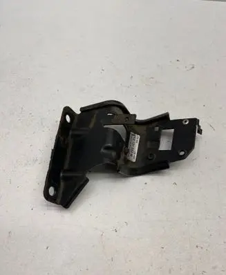 Volkswagen PASSAT B7 Other engine bay part 1K0131552N
