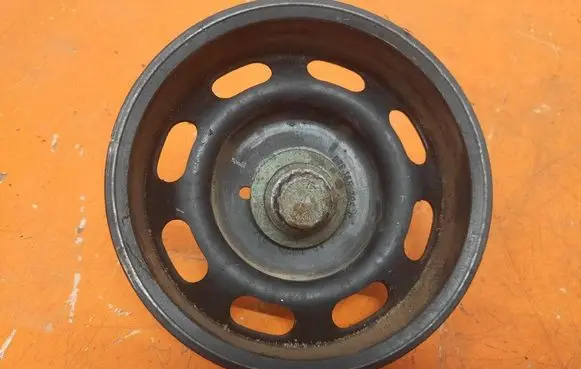 Volkswagen Golf IV Crankshaft pulley 036105255C
