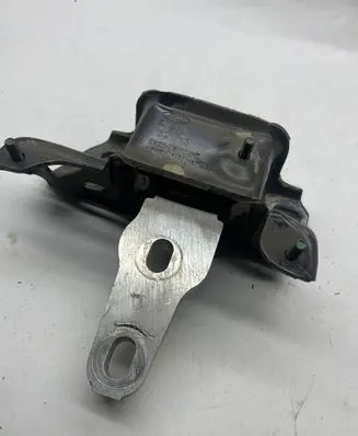 Ford Fiesta Engine mount bracket AV597M121AA 8V517M121AE 3215