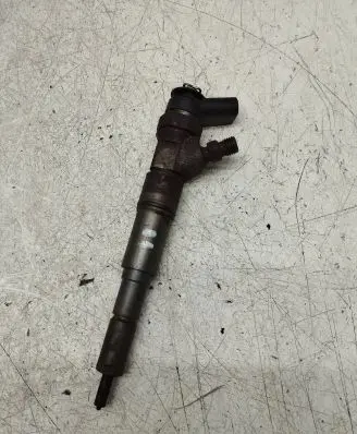 BMW 5 E60 E61 Fuel injector 7789661