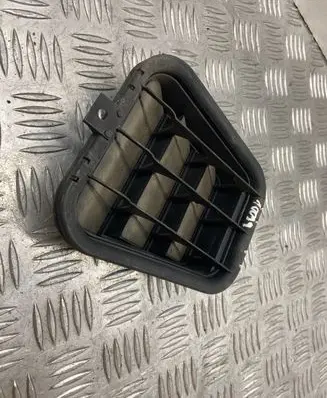 Audi A4 S4 B7 8E 8H Quarter panel pressure vent 4B0819181B