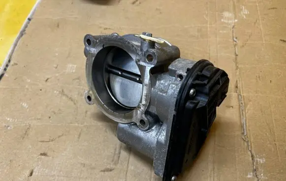 Ford Mustang VI Throttle body valve 2J1624B-0609 2J1624B0609 DA633400527