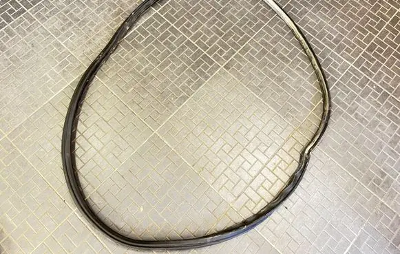 Mercedes-Benz E W212 Trunk rubber seal (body) 