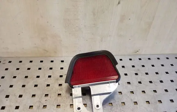 Toyota Avensis T250 Third/center stoplight E130892