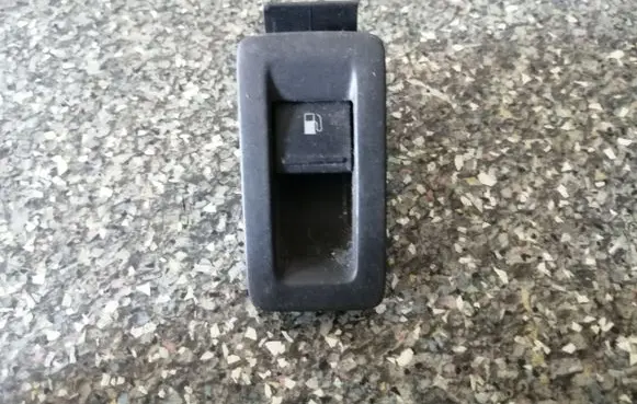 Volkswagen Touran I Fuel tank opening switch 1T0959833