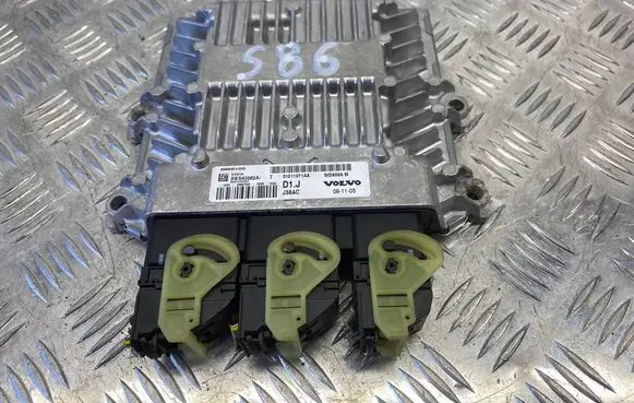 Volvo V50 Engine control unit/module 31211071AA 5WS40562AT