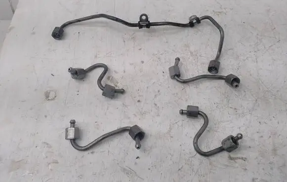 Mercedes-Benz C W204 Fuel injector supply line/pipe 