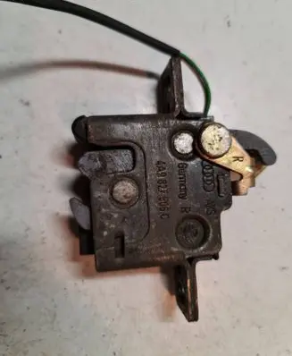 Audi A6 S6 C4 4A Tailgate/trunk/boot lock/catch/latch 4A9827506C