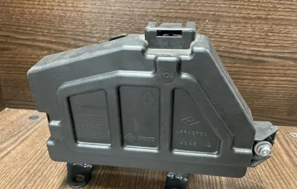 Renault Trafic III (X82) Fuse box cover 227A63575R 227A86009R