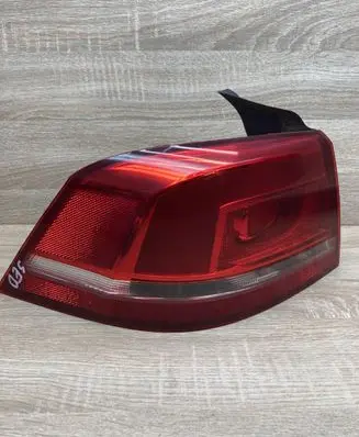 Volkswagen PASSAT B7 Rear/tail lights 3AE945095F 3AE945257