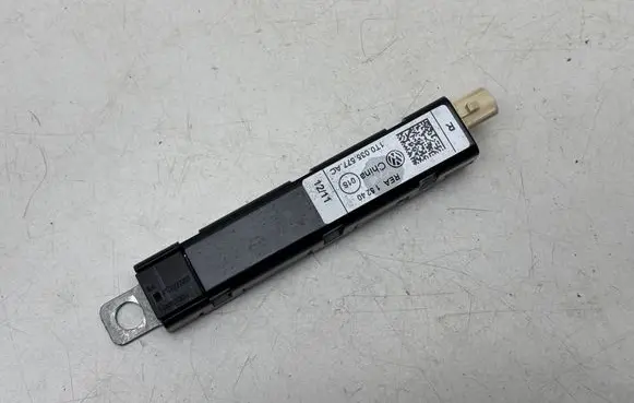 Volkswagen Touran II Aerial antenna amplifier REA15240 1T0035577AC