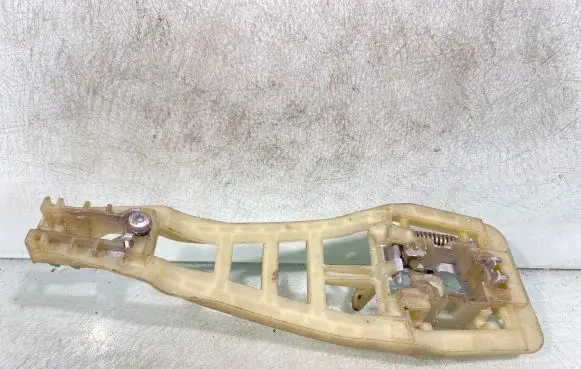 Opel Vectra C Rear door exterior handle/bracket 13106604