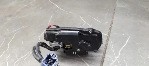 Lexus IS 200-300 Tailgate/trunk/boot lock/catch/latch