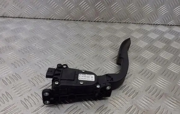 Renault Twingo II Accelerator pedal position sensor 8200426241