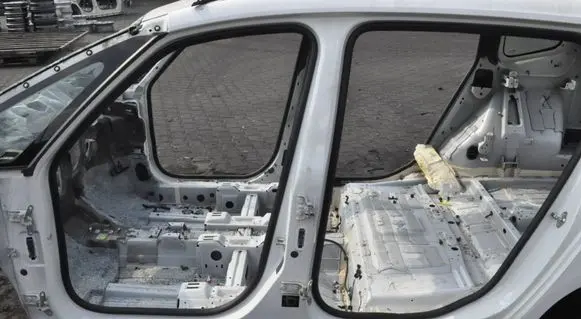 Opel Zafira C Side car body part 