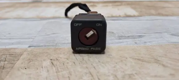Passenger airbag on/off switch