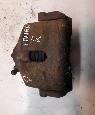 Volkswagen Touran I Front brake caliper