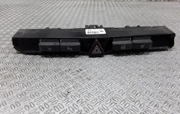 Opel Astra H Hazard light switch 13100110
