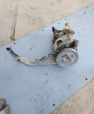 Volkswagen PASSAT B4 Power steering pump