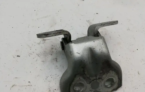 Toyota Avensis T250 Front door lower hinge NOCODE