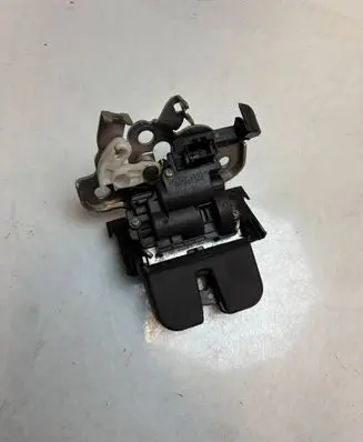 Skoda Fabia Mk3 (NJ) Tailgate/trunk/boot lock/catch/latch 8r0827505