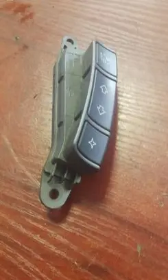 Steering wheel buttons/switches