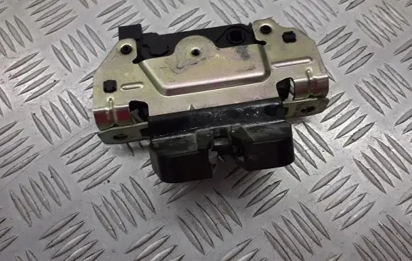 Opel Zafira B Tailgate exterior lock 13117285