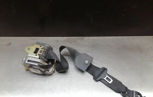 Mercedes-Benz E W211 Front seatbelt 561014601