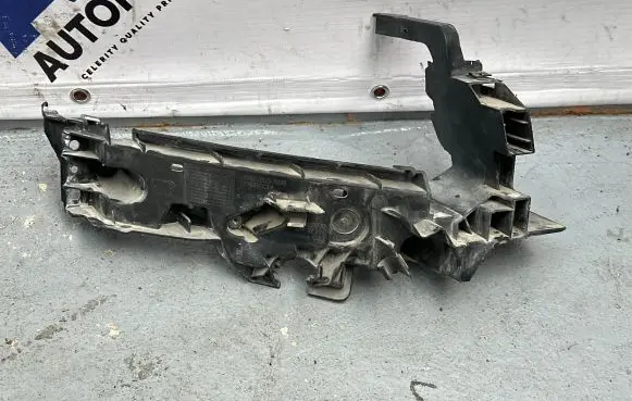 Audi Q5 SQ5 Headlight/headlamp mounting bracket 8R0805608