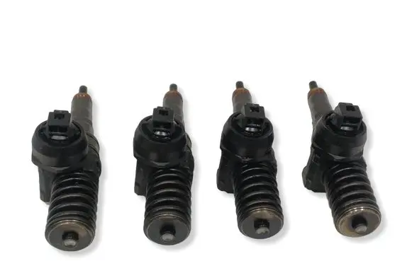 Volkswagen Golf V Fuel injectors set 038130073 0414720913