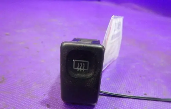 Volkswagen Golf II Windscreen/window heater switch 