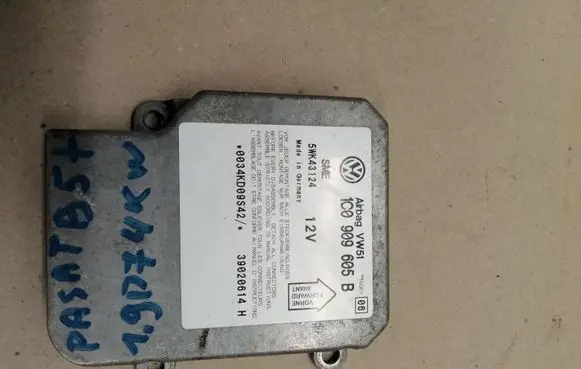 Volkswagen PASSAT B5.5 Airbag control unit/module 1C0909605B