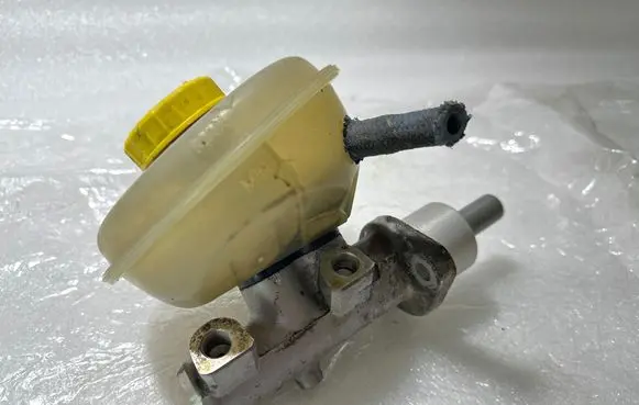 Audi 100 S4 C4 Master brake cylinder 4D0611351