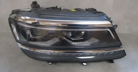 Volkswagen Tiguan Headlight/headlamp 030110123608 5NB941082D