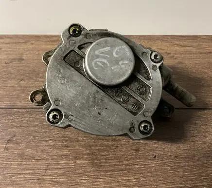 Mercedes-Benz E W211 Vacuum pump A6422300165