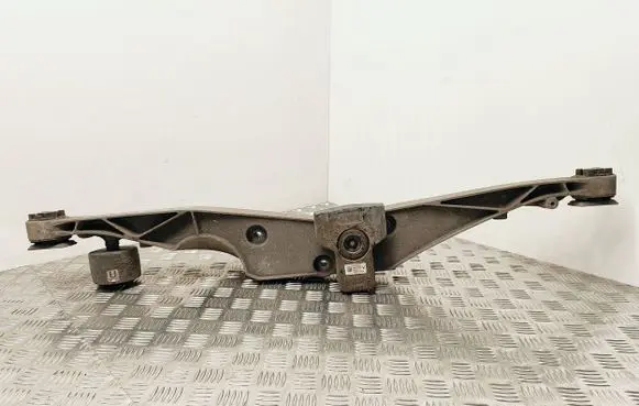 BMW 2 F46 Rear differential/diff mount bracket 6868778 1207160300 38HZ