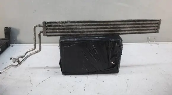 Audi Q7 4L Power steering radiator 7L8422885A H9191000