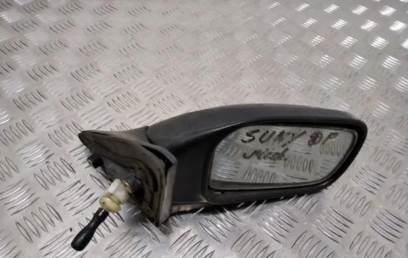 Nissan Sunny Manual wing mirror E18025234